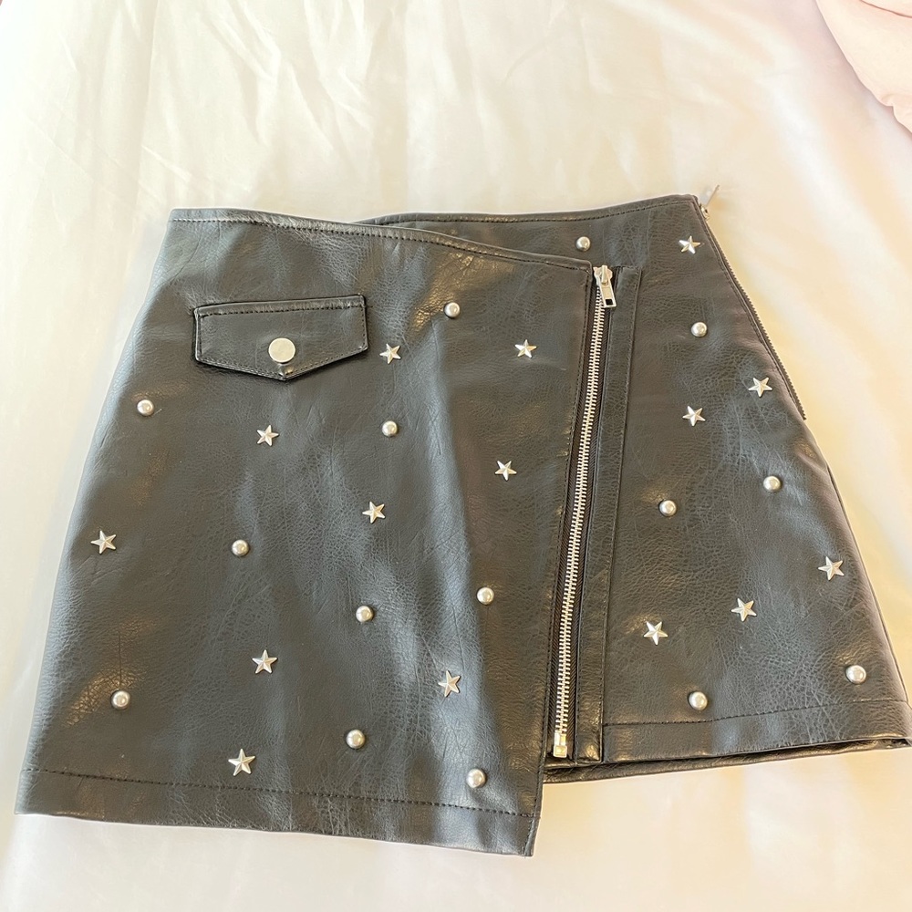 Faux Leather Stud Embellished and Zipper Mini Skirt